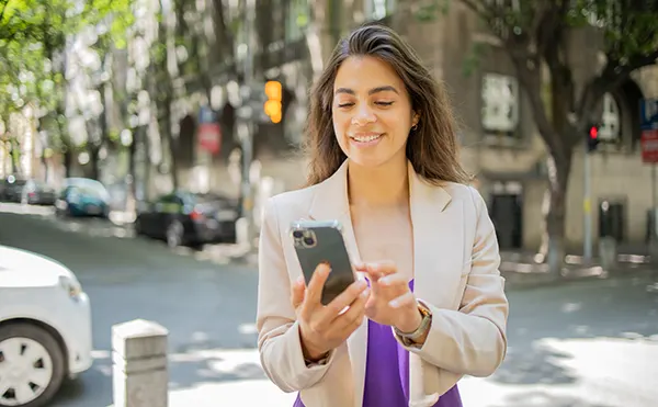 TELUS launches RCS for Business, leads Canadian carriers