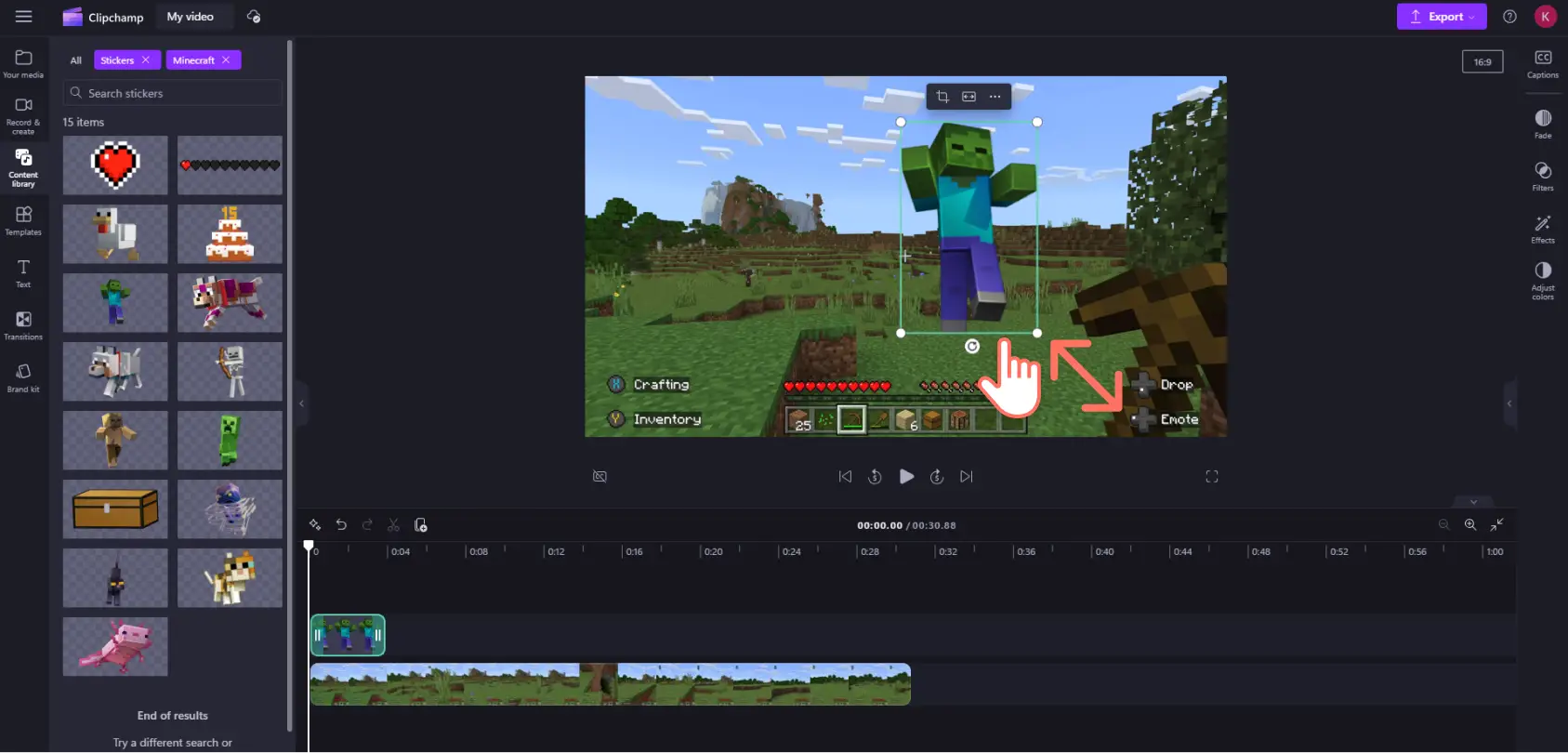 Hình ảnh người dùng Clipchamp đổi kích cỡ nhãn dán Minecraft.