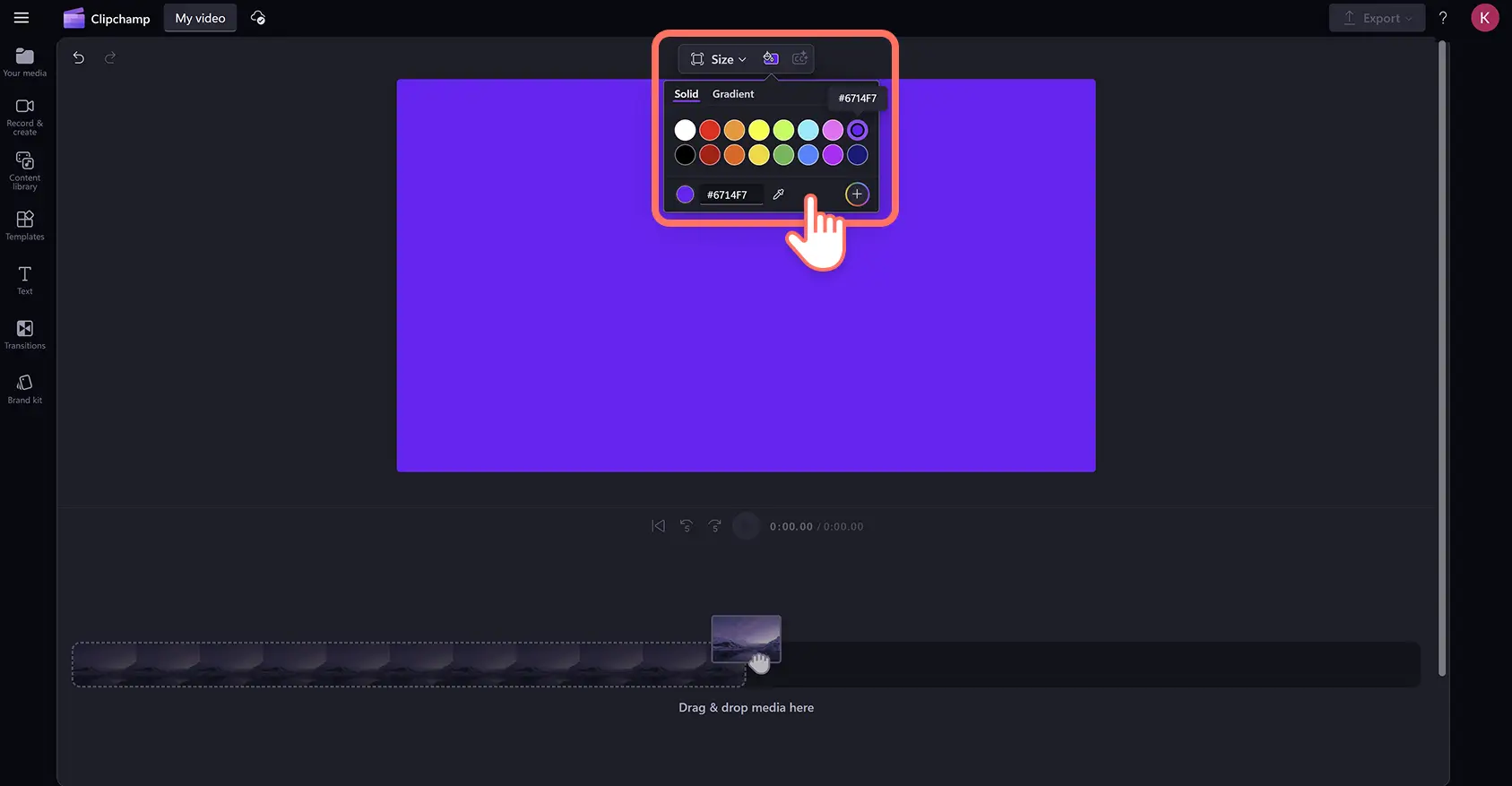 用户在 Clipchamp 视频编辑器中使用浮动工具栏为视频添加颜色背景
