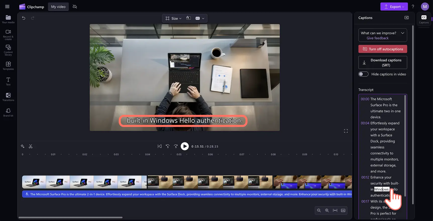 Użytkownik edytujący napisy w Clipchamp