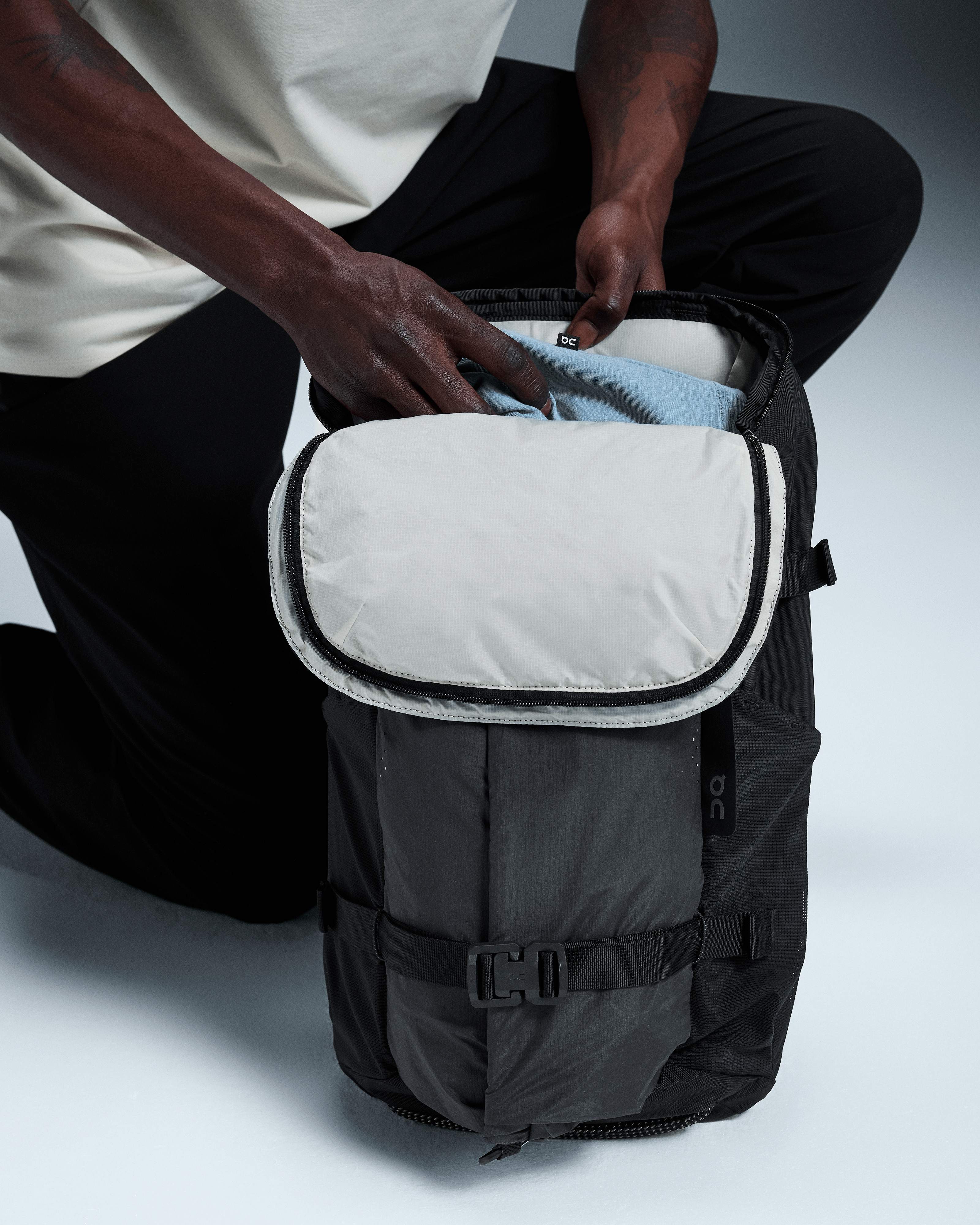 On Speed Pack 24L Elite Black & Magnet Unisex Bags